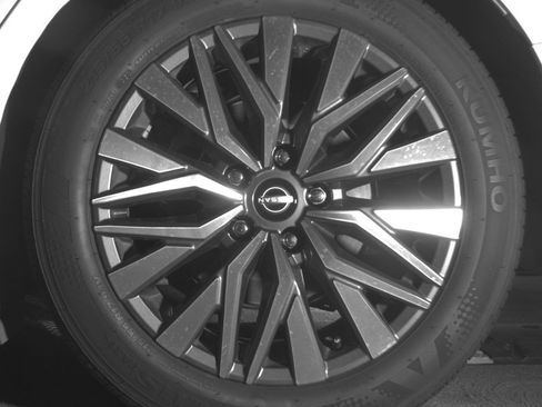 Used 2025 Nissan Altima 2.5 SV FWD image 14