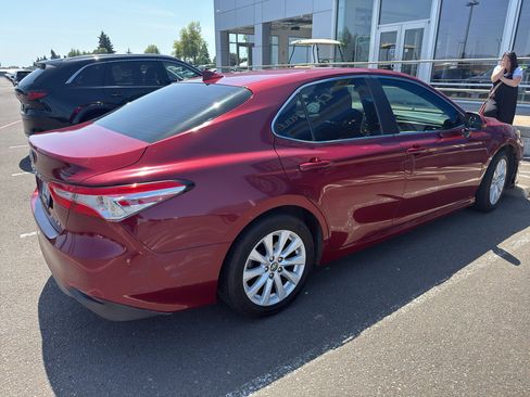 Used 2019 Toyota Camry LE FWD image 5