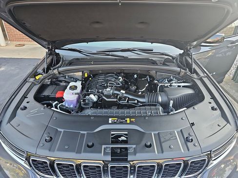 New 2025 Jeep Grand Cherokee Limited w/ Trailer Tow Package image 30