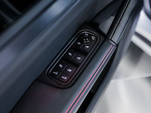 Certified 2025 Porsche Cayenne GTS image 23