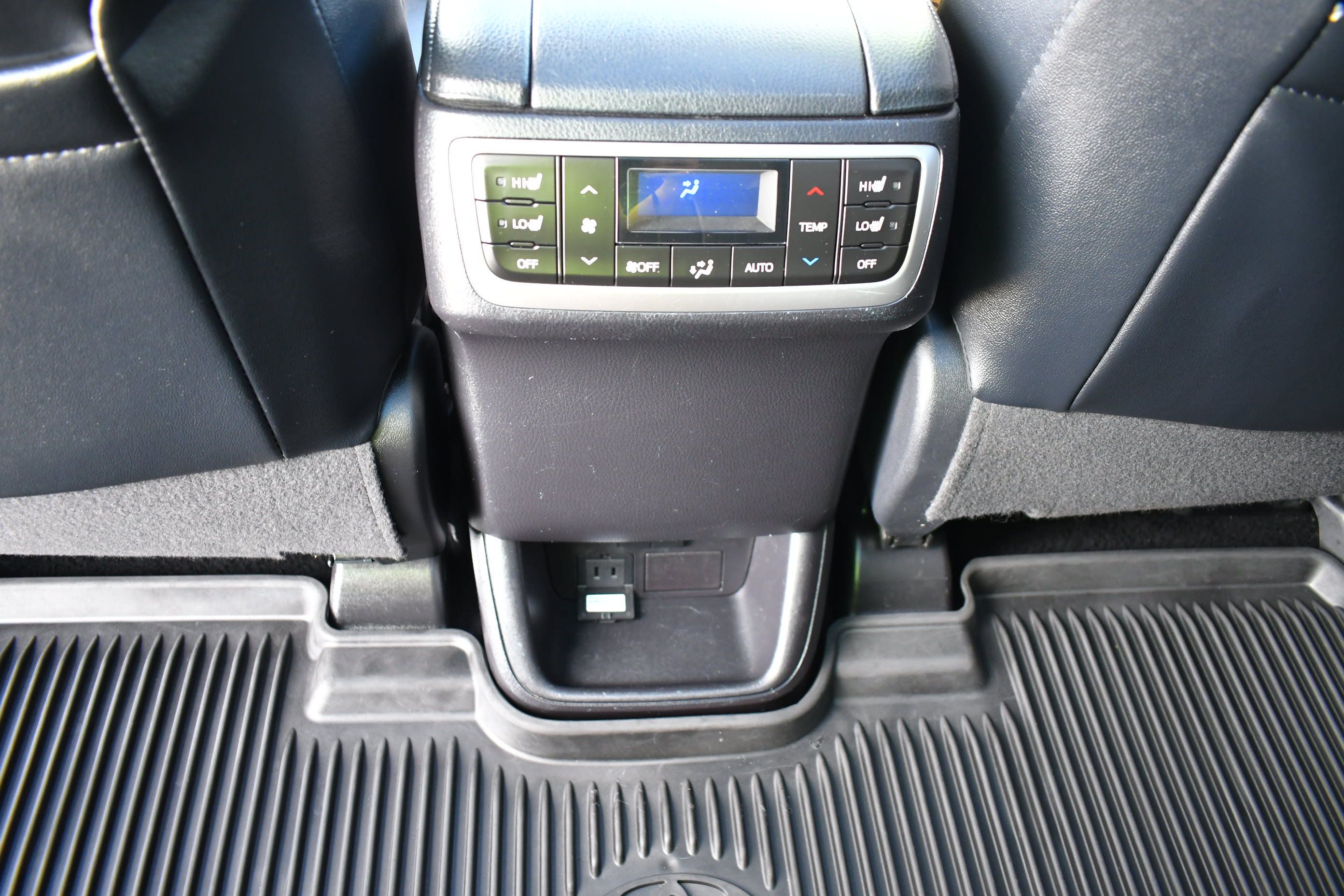 Used 2019 Toyota Highlander Limited Platinum AWD/4WD image 28
