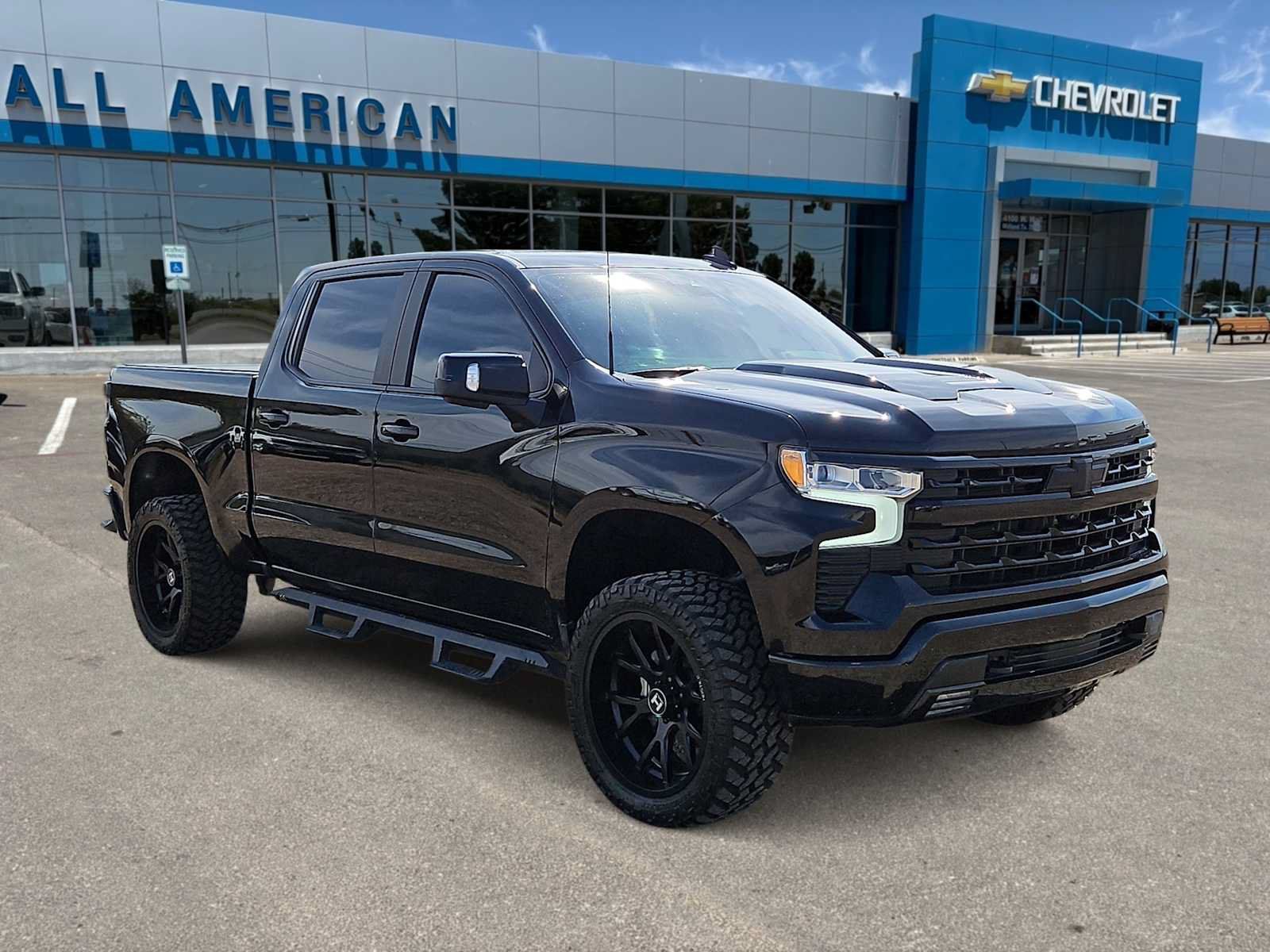 Used 2022 Chevrolet Silverado 1500 LT Trail Boss w/ LT Trail Boss Premium Package AWD/4WD image 2
