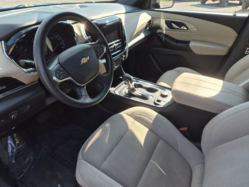 Used 2022 Chevrolet Traverse LS image 11
