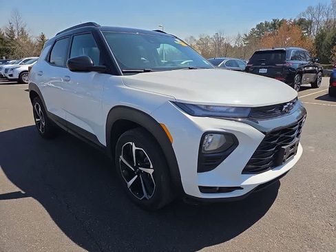 Used 2023 Chevrolet TrailBlazer RS w/ Sun and Liftgate Package image 3