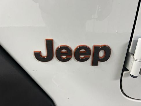 Used 2022 Jeep Gladiator Mojave w/ Cold Weather Group AWD/4WD image 31
