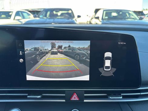 Certified 2021 Hyundai Elantra Limited image 21