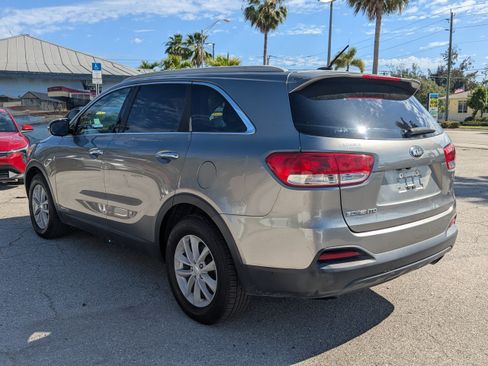 Used 2017 Kia Sorento AWD image 6