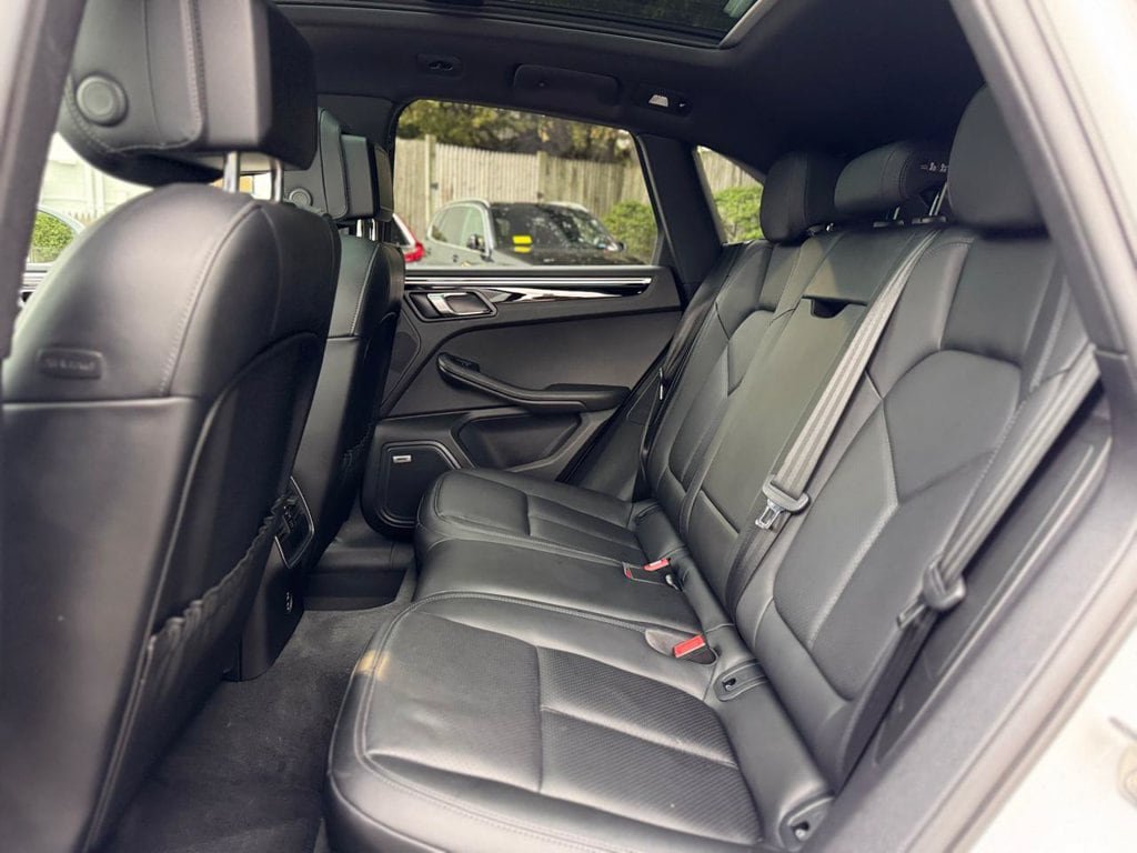 Used 2021 Porsche Macan AWD/4WD image 22