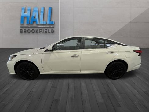 Used 2025 Nissan Altima 2.5 SV w/ SV Special Edition Package image 2