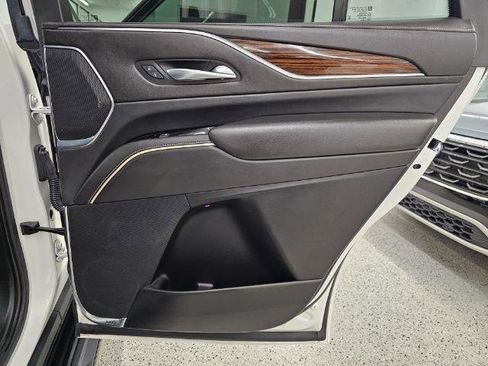 Used 2021 Cadillac Escalade Premium Luxury w/ Performance Package AWD/4WD image 28