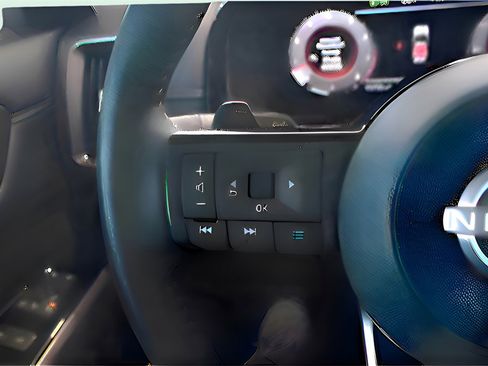 Used 2024 Nissan Pathfinder Platinum w/ Cargo Package image 17