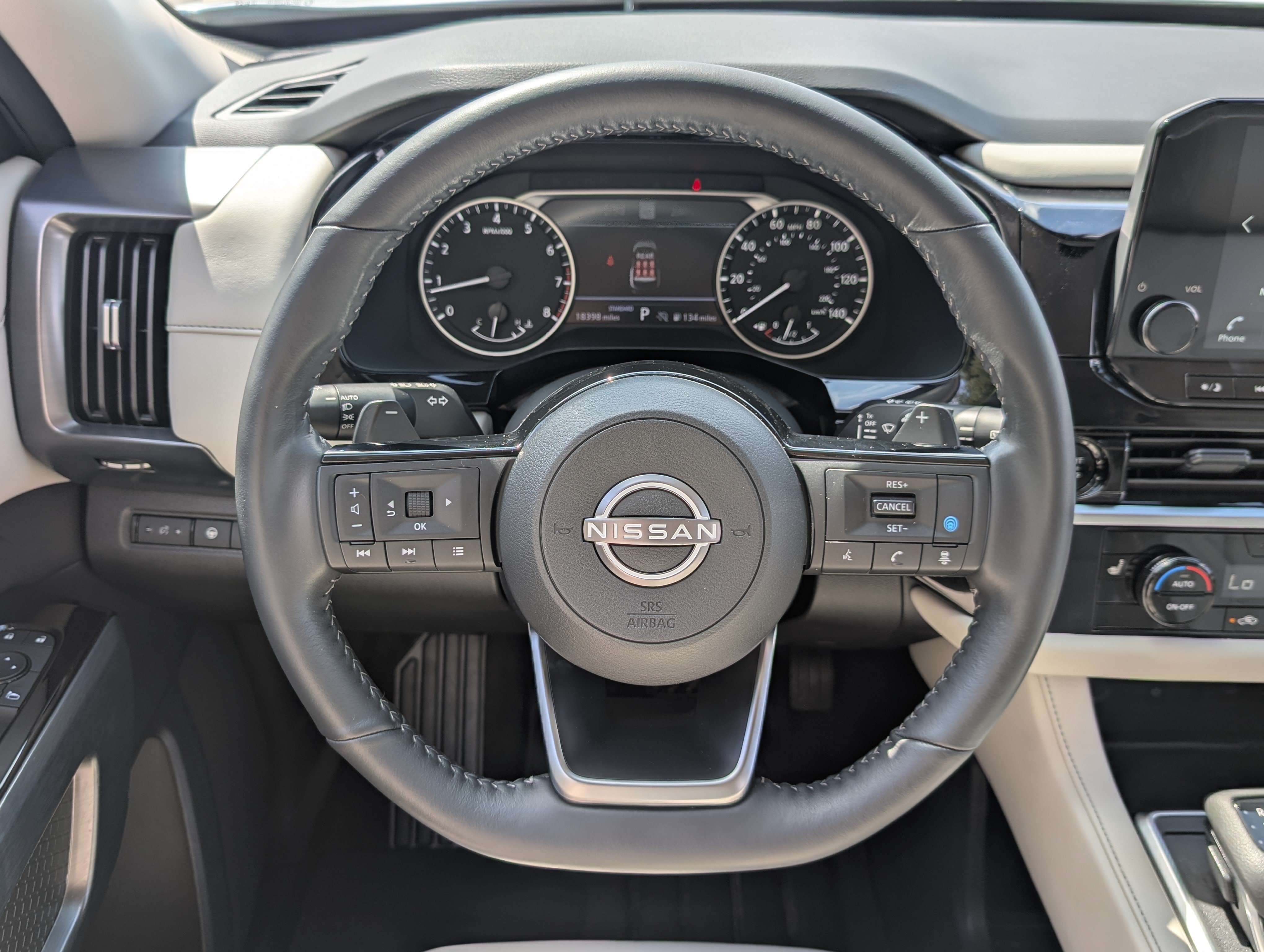 Used 2025 Nissan Pathfinder SL FWD image 24