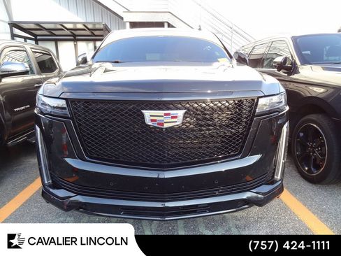 Used 2023 Cadillac Escalade Sport AWD/4WD image 2