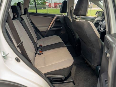 Used 2018 Toyota RAV4 XLE FWD image 22