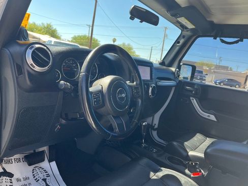 Used 2012 Jeep Wrangler Unlimited Sahara w/ Connectivity Group AWD/4WD image 23