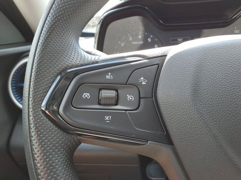 Used 2025 Chevrolet Trax LS FWD image 30