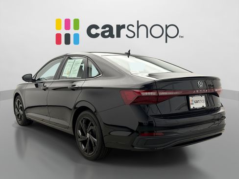 Used 2025 Volkswagen Jetta SE w/ Sunroof Package FWD image 3