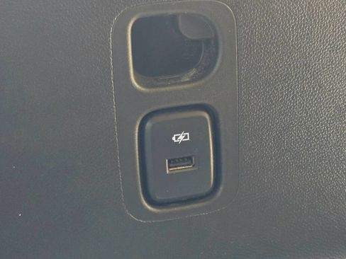 Used 2018 Buick Enclave Essence FWD image 19