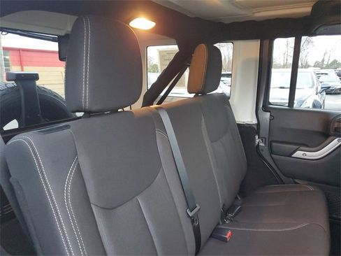 Used 2017 Jeep Wrangler Unlimited Sahara w/ Connectivity Group image 26