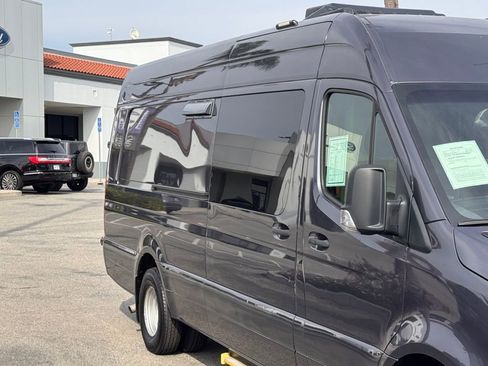 Used 2020 Mercedes-Benz Sprinter 4500 image 5