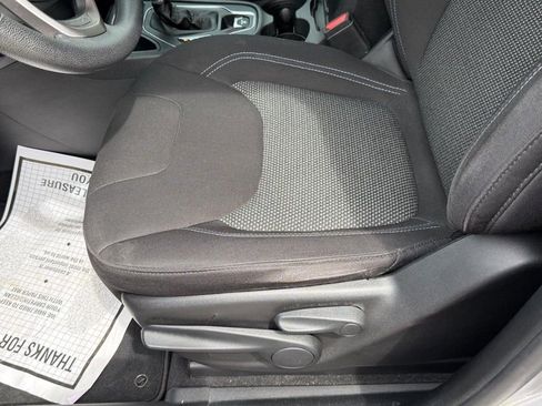 Used 2020 Jeep Cherokee Latitude FWD image 21