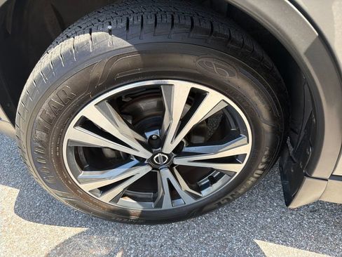 Used 2019 Nissan Rogue SV w/ Premium Package FWD image 48