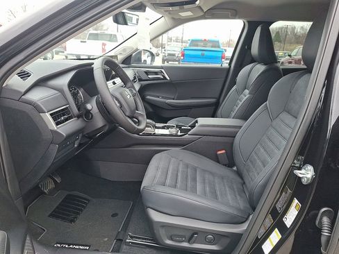New 2026 Mitsubishi Outlander SE image 6