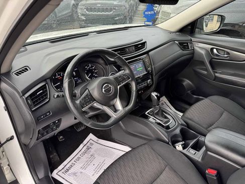 Used 2018 Nissan Rogue SV w/ Premium Package image 11
