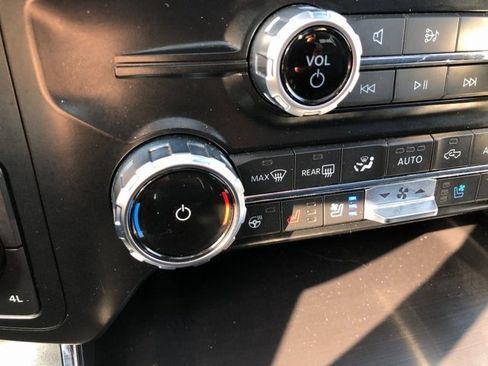 Used 2023 Ford F150 Lariat w/ Equipment Group 502A High image 8