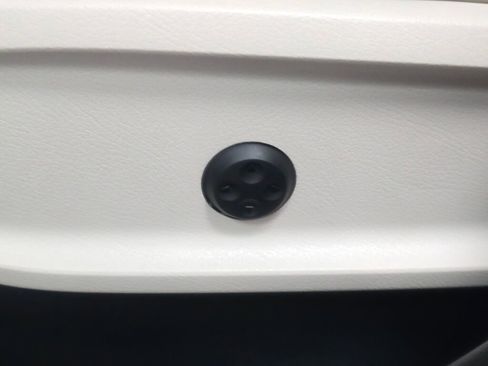 Used 2023 Mercedes-Benz GLB 250 4MATIC w/ Premium Package image 34