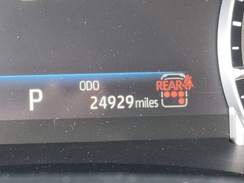 Used 2025 Toyota Highlander LE FWD image 10