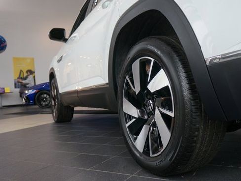 New 2024 Volkswagen Atlas Cross Sport SEL image 4