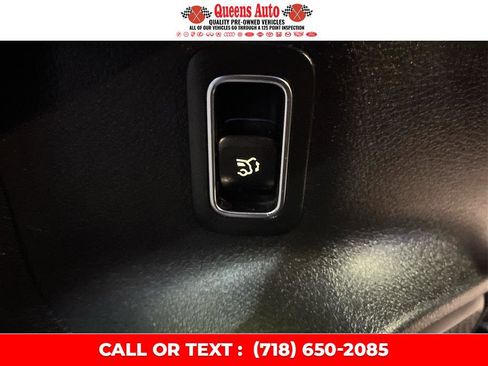 Used 2020 Mercedes-Benz GLB 250 4MATIC w/ Premium Package image 36