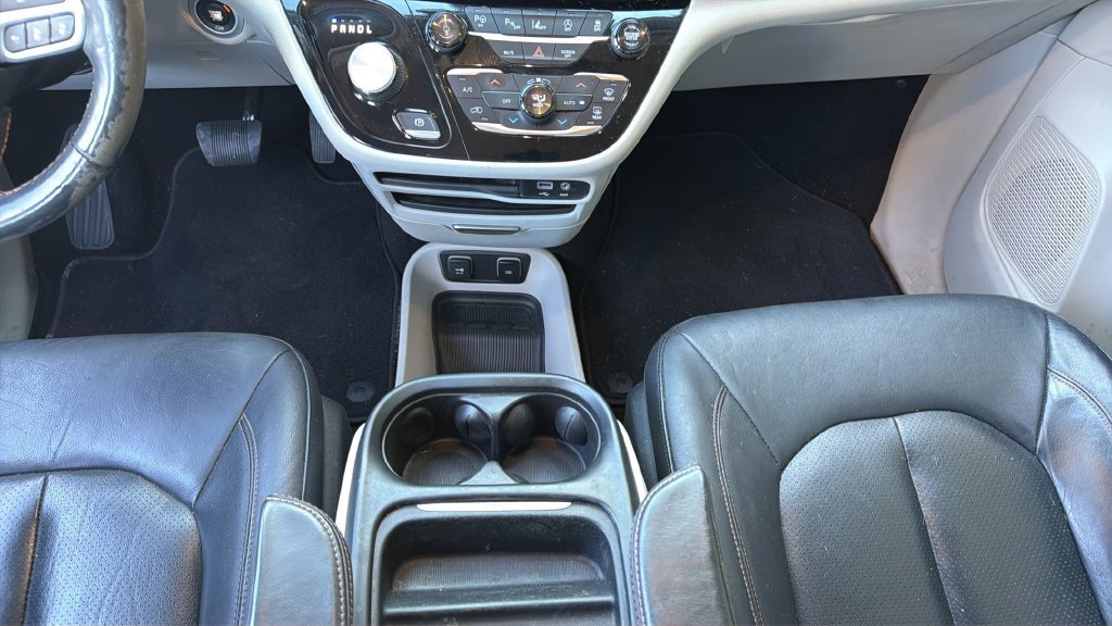 Used 2019 Chrysler Pacifica Touring-L w/ Advanced Safetytec Group FWD image 23