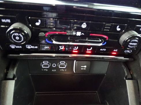 Certified 2025 Jeep Grand Cherokee L Limited AWD/4WD image 13
