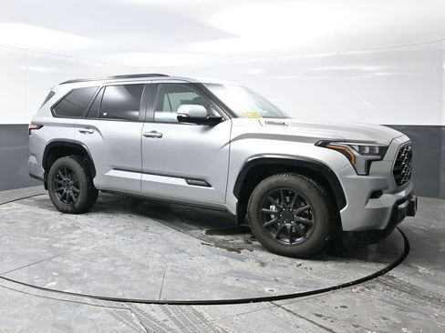 Used 2024 Toyota Sequoia Platinum AWD/4WD image 5