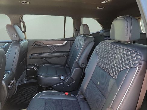 Used 2025 GMC Acadia Denali AWD/4WD image 9