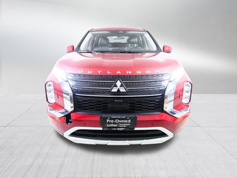 Used 2023 Mitsubishi Outlander SE image 2