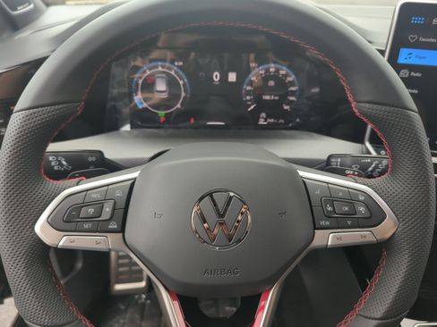 New 2025 Volkswagen Golf SE image 9