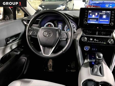 Certified 2021 Toyota Venza LE image 5