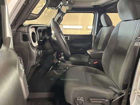 Used 2024 Jeep Wrangler Unlimited AWD/4WD image 15