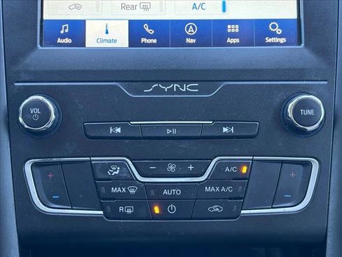 Used 2020 Ford Fusion SE w/ Equipment Group 151A image 16