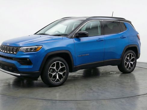 Used 2025 Jeep Compass Limited AWD/4WD image 3