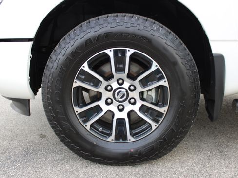 Certified 2022 Nissan Titan SV w/ SV Convenience Package image 36