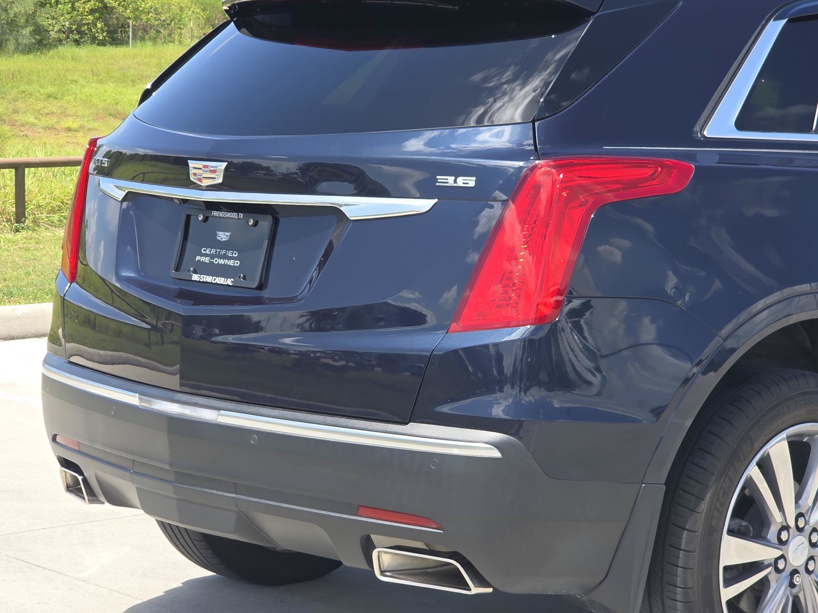 Used 2017 Cadillac XT5 Luxury w/ Driver Awareness Package FWD image 11