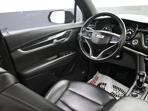 Used 2022 Cadillac XT6 Premium Luxury w/ Technology Package FWD image 13