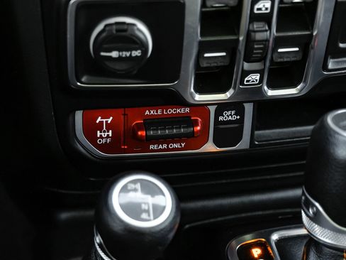 Used 2023 Jeep Gladiator Mojave AWD/4WD image 29