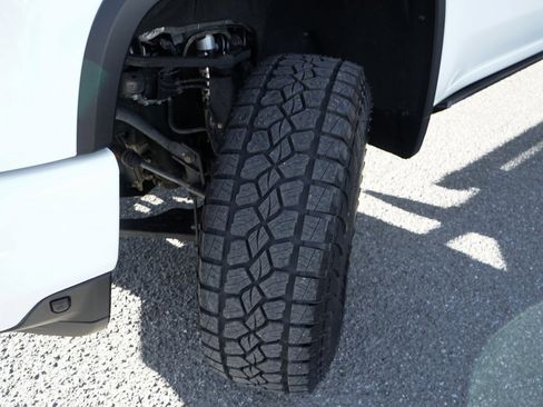 Used 2022 Chevrolet Silverado 2500 High Country w/ Z71 Off-Road Package image 46