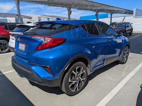 Used 2018 Toyota C-HR XLE image 3