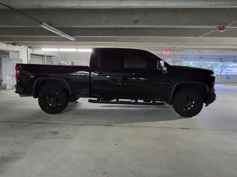 Used 2024 Chevrolet Silverado 2500 LT w/ Midnight Edition AWD/4WD image 4